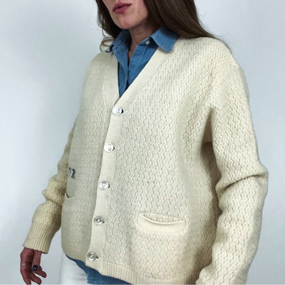 Vintage 60’s Monogrammed Knit V-Neck Button-Front Cardigan | Size M - Picture 4 of 13